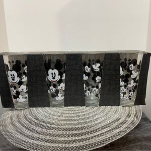 Disney Mickey and Minnie Mouse Glasses set of 4 NWT